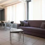 Moderno Con Parcheggio Gratuito Di Fronte Apartment