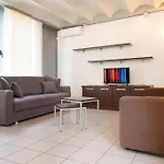 Apartment Moderno Con Parcheggio Gratuito Di Fronte