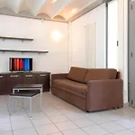 Moderno Con Parcheggio Gratuito Di Fronte Apartment