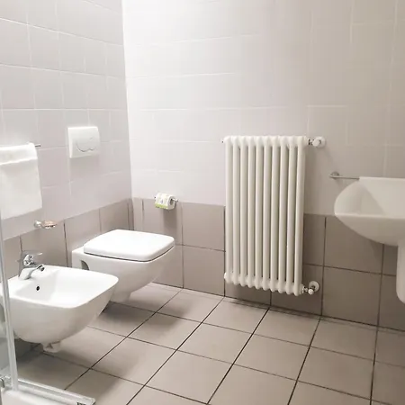 Appartamento Moderno Con Parcheggio Gratuito Di Fronte