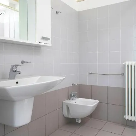 Moderno Con Parcheggio Gratuito Di Fronte *