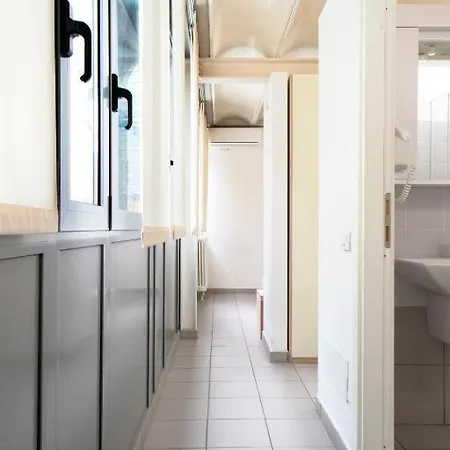 Moderno Con Parcheggio Gratuito Di Fronte