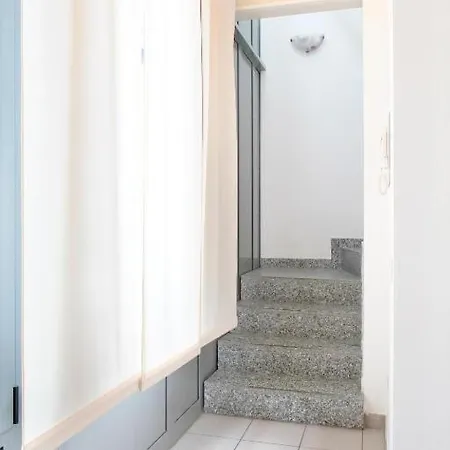 Appartamento Moderno Con Parcheggio Gratuito Di Fronte *