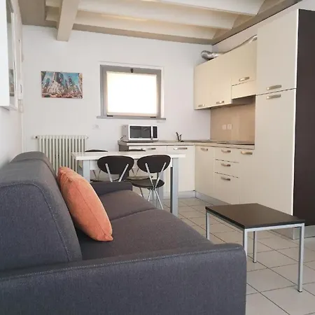 Apartamento Moderno Con Parcheggio Gratuito Di Fronte *