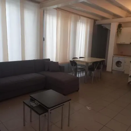 Moderno Con Parcheggio Gratuito Di Fronte *