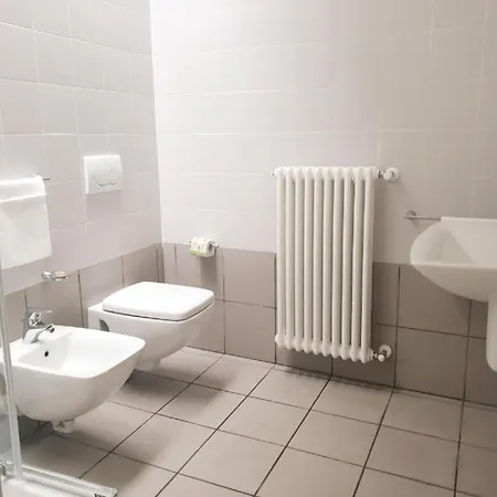 Moderno Con Parcheggio Gratuito Di Fronte