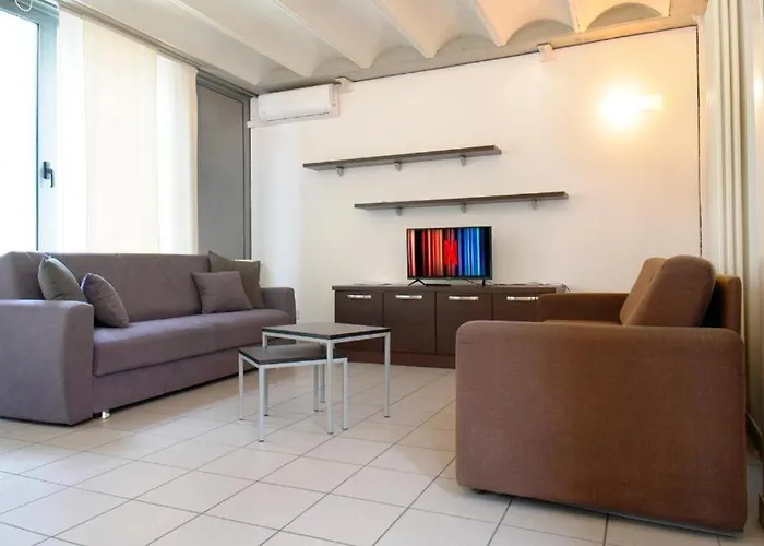 Moderno Con Parcheggio Gratuito Di Fronte Apartamento *