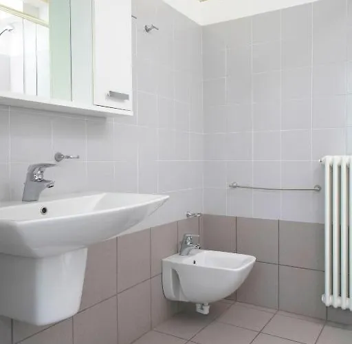 Moderno Con Parcheggio Gratuito Di Fronte *