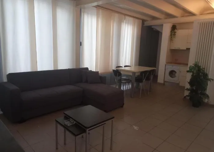 Moderno Con Parcheggio Gratuito Di Fronte *