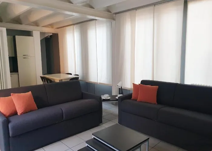 Moderno Con Parcheggio Gratuito Di Fronte