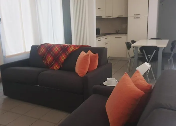 Moderno Con Parcheggio Gratuito Di Fronte Apartamento