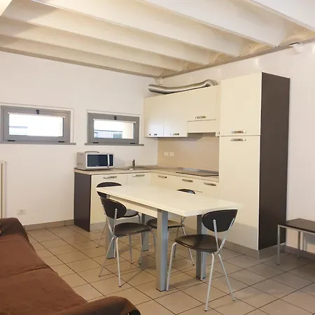 Moderno Con Parcheggio Gratuito Di Fronte Apartament