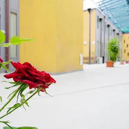 Moderno Con Parcheggio Gratuito Di Fronte Apartment Lecco