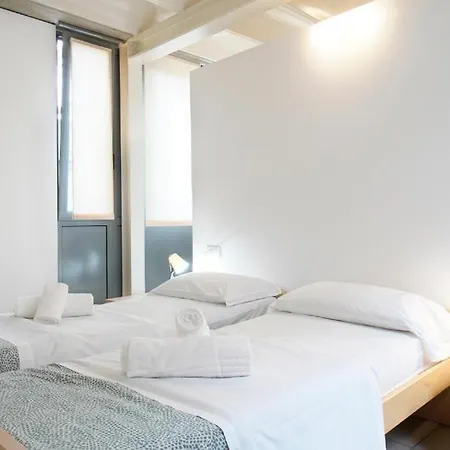 Moderno Con Parcheggio Gratuito Di Fronte Лекко
