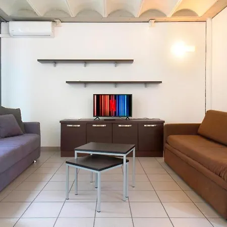 Moderno Con Parcheggio Gratuito Di Fronte