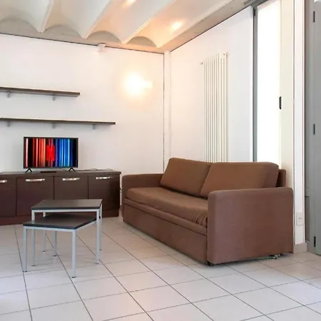 Moderno Con Parcheggio Gratuito Di Fronte Apartment