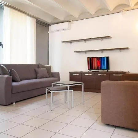 Moderno Con Parcheggio Gratuito Di Fronte Apartment *