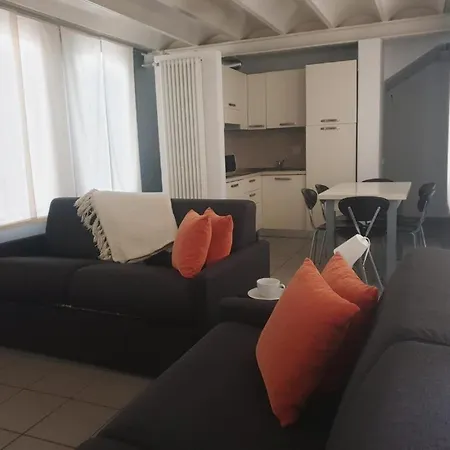 Moderno Con Parcheggio Gratuito Di Fronte * Лекко