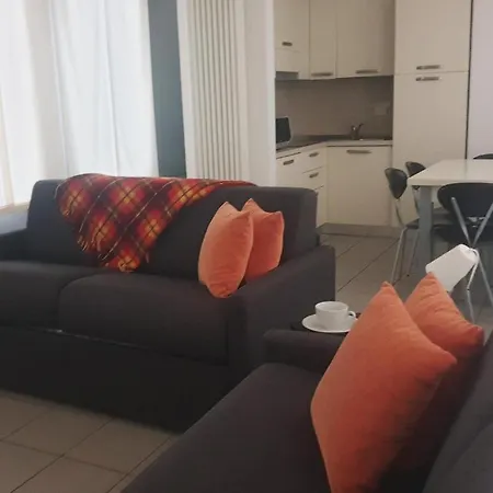Moderno Con Parcheggio Gratuito Di Fronte Apartment