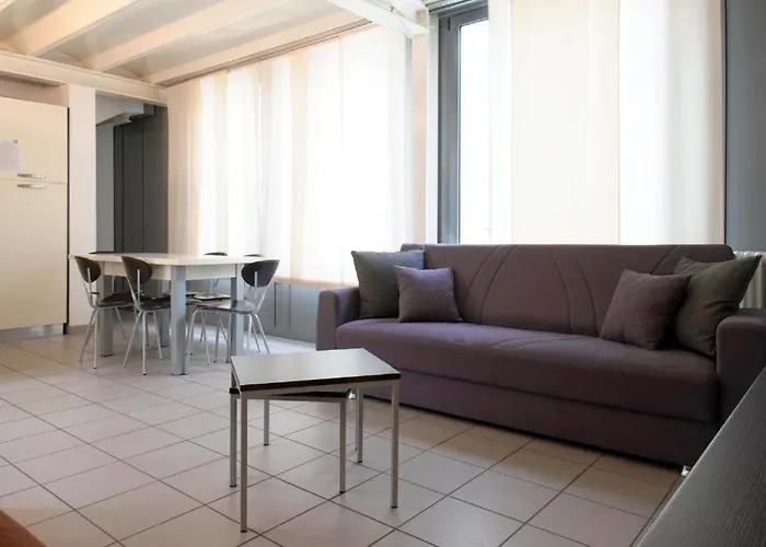 Moderno Con Parcheggio Gratuito Di Fronte Apartament