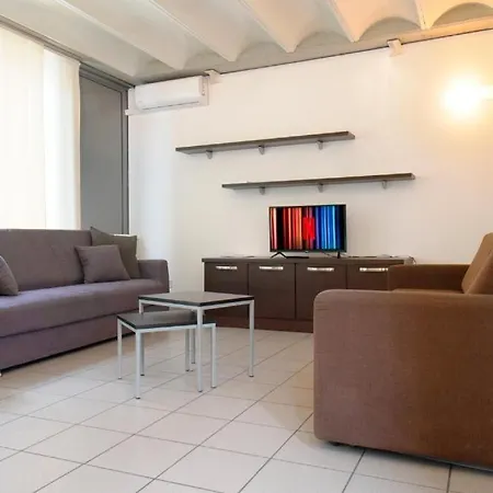 Moderno Con Parcheggio Gratuito Di Fronte Apartment *