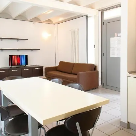 Moderno Con Parcheggio Gratuito Di Fronte Apartment *